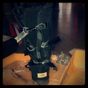 Woman’s Uggs black Bailey bow tall boots